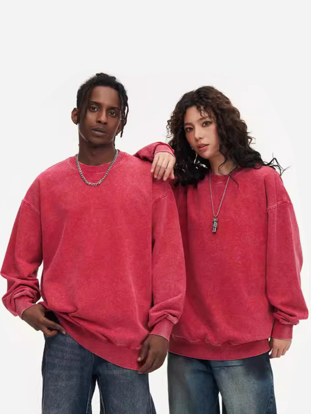 Washed vintage crew neck sweatshirt, loose-fit black pullover for couples